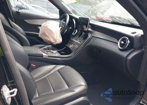 2018 Mercedes-Benz C 300 4Matic из США, поврежденный, VIN 55SWF4KB7JU281634